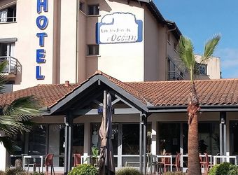 hotel biscarrosse plage facade avec terrasse et jardin les jardins de l ocean landes